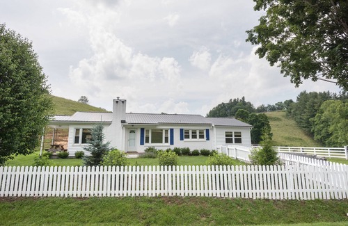 Boone Cabaña | Pequeño y lindo bungalow cerca de la ciudad con todas las comodidades que podrías pedir