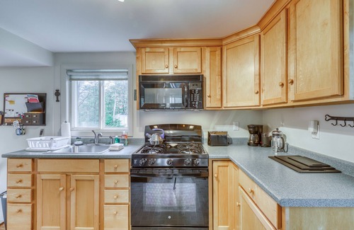 Weston Casa | Cute Riverfront Home w/ Free WiFi, Washer/Dryer, & Private Deck - Close to Okemo