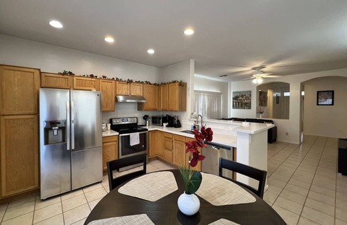 Glendale Casa | Cute! Single-Story-Gated Community w/Pool
