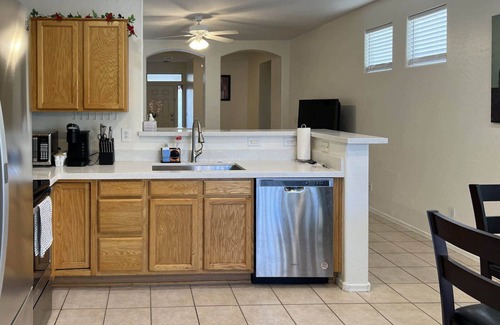 Glendale Casa | Cute! Single-Story-Gated Community w/Pool