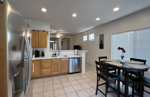 Glendale Casa | Cute! Single-Story-Gated Community w/Pool