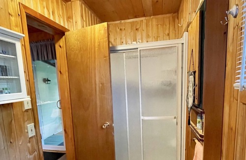 Katrine Cabaña | Cute Waterfront Cottage Magnetawan River Private