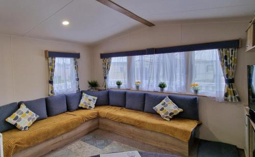 Selsey Casa | Cwtch, White Horse, Seal Bay Resort