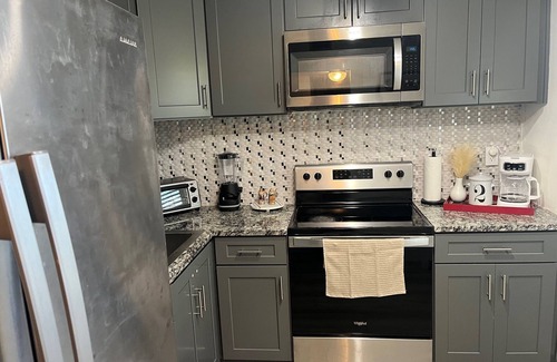 Lauderdale Lakes Apartamento | Cypress Condo Updated 1/1.5 apartment - Park and Sunset views--Safe-Secure-