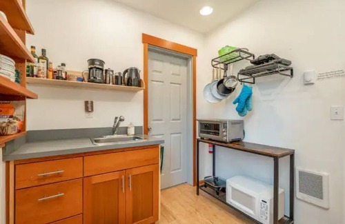 Newport Cabaña | Cypress Cottage: Fabulous and Serene in Nye Beach