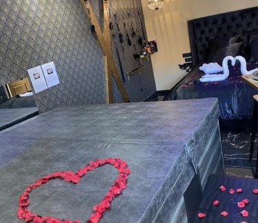 Frenouville Hotel | Désirs d'une nuit - Loveroom jacuzzi