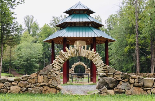 Stanardsville Apartamento | D · Royal Suite at White Lotus Eco Spa Retreat