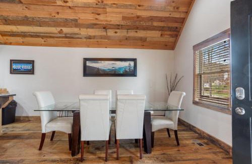 Blue Ridge Casa | Daffodil Daydreams - Dog Friendly Cabin