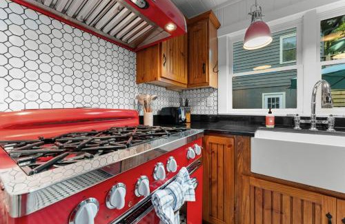 Highlands Casa | Dahlia House, 5 BDRM, Walk to town