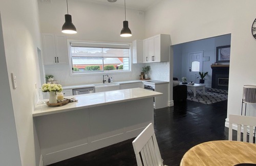 Golden Square Casa | Daisy Cottage - 4 bedrooms, Close to CBD