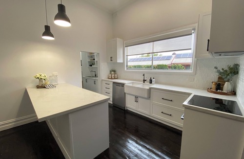 Golden Square Casa | Daisy Cottage - 4 bedrooms, Close to CBD