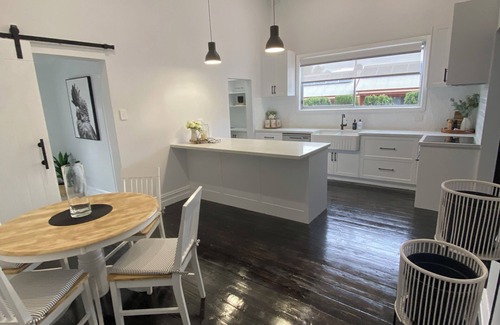 Golden Square Casa | Daisy Cottage - 4 bedrooms, Close to CBD