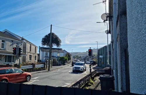 Aberaman Casa | Dare Valley Cottage Ex miners cottage Near Zip World Pen y fan Waterfalls