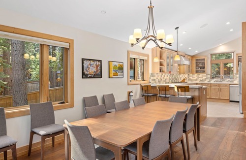 Ridgewood Casa | de Jeff - Asequible casa 3 BR mascotas w / Bañera de hidromasaje. Desde $ 1100 / semana.