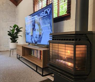 Porcupine Ridge Villa | Daylesford - FROG HOLLOW ESTATE - One Bedroom Retreat Villa - book for 3 nights pay for 2 - contact us for more details