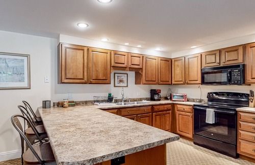 Ellsworth Apartamento | Daylight basement apartment with firepit, grill, & washer/dryer - dog-friendly