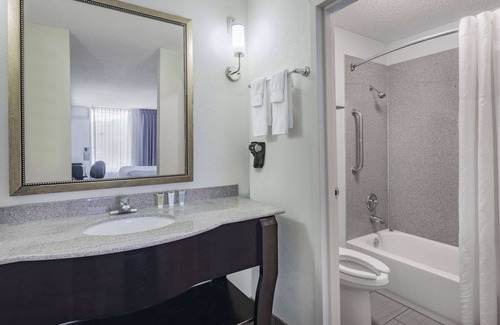 Oxford Hotel | Days Inn and Suites by Wyndham Oxford