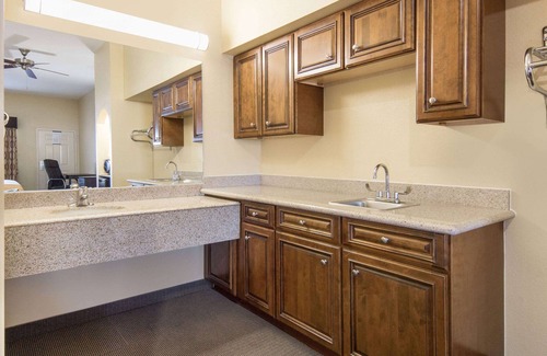 Baytown Hotel | Days Inn by Wyndham Baytown East