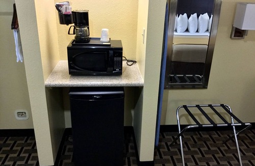 Baytown Hotel | Days Inn by Wyndham Baytown East