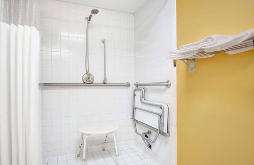 Haw River Hotel | Days Inn by Wyndham Burlington East