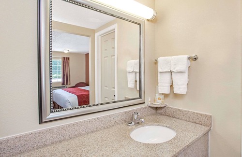 Canton Hotel | Days Inn by Wyndham Canton