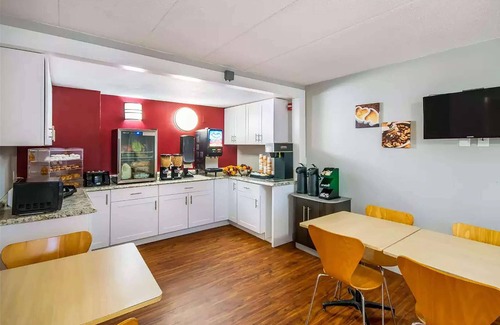 Tad Hotel | Days Inn by Wyndham Charleston WV