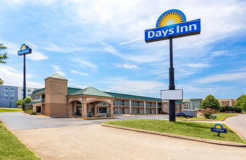Clarksville Hotel | Days Inn by Wyndham Clarksville North EXIT 4