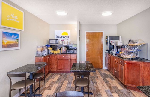 Clarksville Hotel | Days Inn by Wyndham Clarksville TN