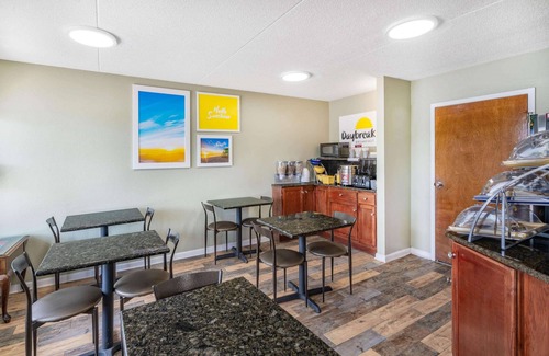 Clarksville Hotel | Days Inn by Wyndham Clarksville TN