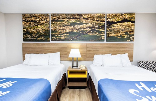 Huber Heights Hotel | Days Inn by Wyndham Dayton Huber Heights Northeast