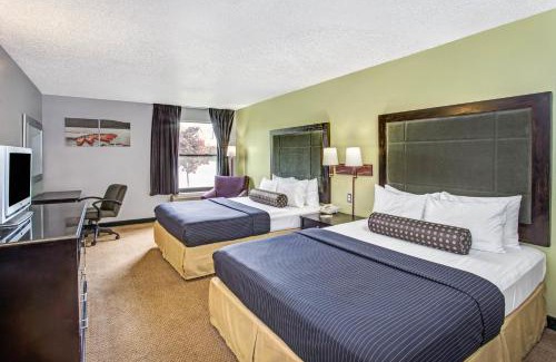 Lake Bluff Hotel | Days Inn by Wyndham Great Lakes Naval Base