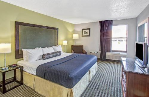Lake Bluff Hotel | Days Inn by Wyndham Great Lakes Naval Base