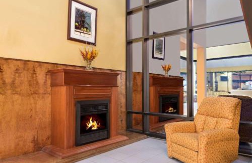 Castleton Hotel | Days Inn by Wyndham Indianapolis Northeast