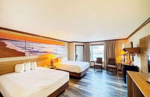 Mackinaw City Hotel | Days Inn by Wyndham Mackinaw City - Lakeview