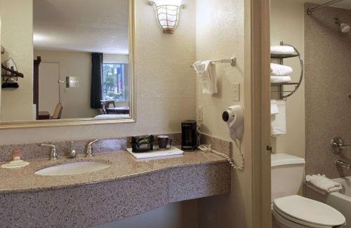 Whitehaven Hotel | Days Inn by Wyndham Memphis at Graceland