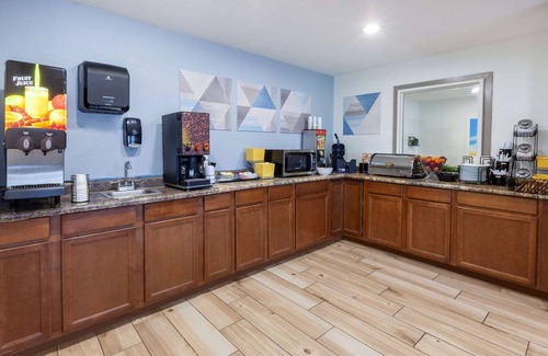 Sturtevant Hotel | Days Inn by Wyndham Sturtevant / Racine / Mount Pleasant