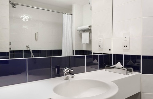 Shifnal Hotel | Days Inn by Wyndham Telford Ironbridge M54