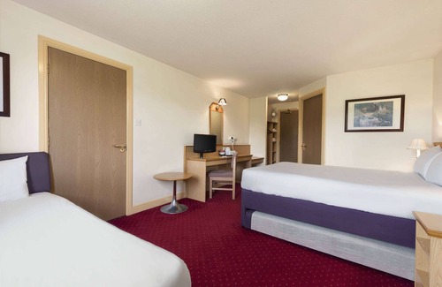 Strensham Hotel | Days Inn by Wyndham Tewkesbury Strensham