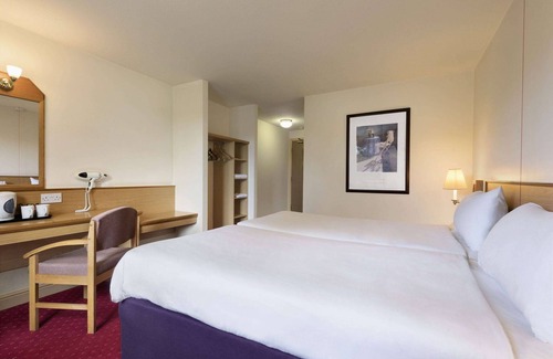 Strensham Hotel | Days Inn by Wyndham Tewkesbury Strensham