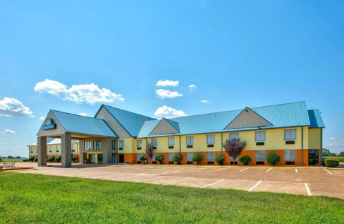 Robinsonville Hotel | Days Inn by Wyndham Tunica Resorts