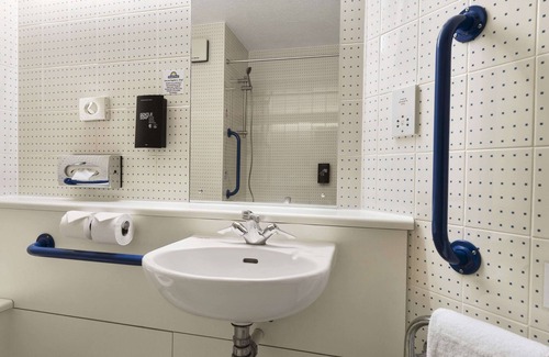 Chesterton Green Hotel | Days Inn by Wyndham Warwick South M40