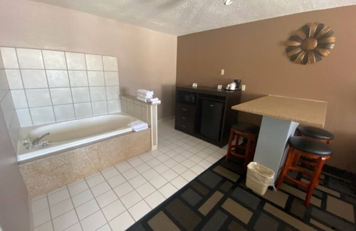 Watertown Hotel | Days Inn by Wyndham Watertown