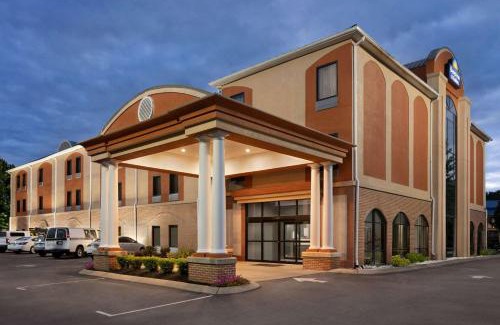 Murfreesboro Hotel | Days Inn & Suites by Wyndham Murfreesboro