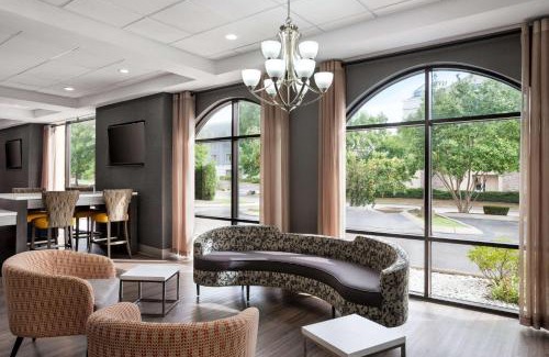 Murfreesboro Hotel | Days Inn & Suites by Wyndham Murfreesboro