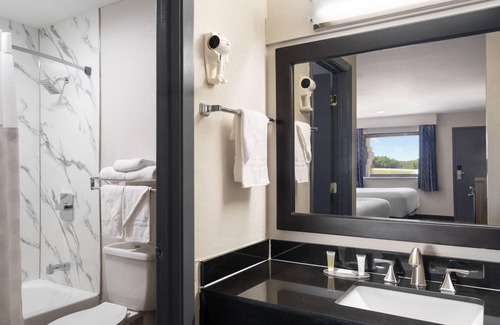 Byram Hotel | Days Inn & Suites by Wyndham Byram