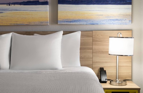 Byram Hotel | Days Inn & Suites by Wyndham Byram