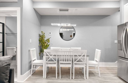 Kingman Park Apartamento | DC Penthouse: Rooftop+Views+3BD+Private Parking