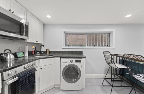 Edgewood Villa | DC Urban Villa At Girard 1 Bed ~ 1 Bath - Bonus Sleeper Sofa