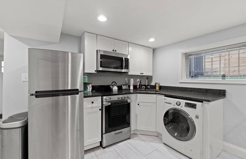 Edgewood Villa | DC Urban Villa At Girard 1 Bed ~ 1 Bath - Bonus Sleeper Sofa