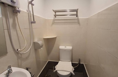 Kampung Bakau Tinggi Hotel | De Chukai Hotel